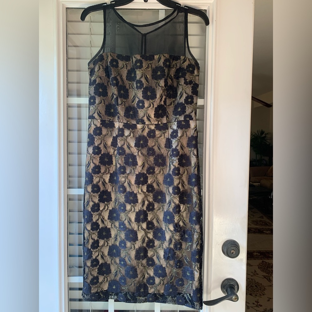 J Taylor Dress. Black and Gold. Lace. Size 4. Sheeth. Holiday Party Event